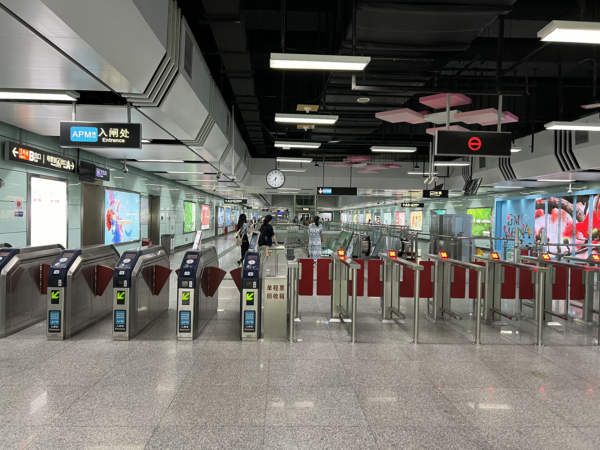 Gates of Guangzhou Metro APM Line